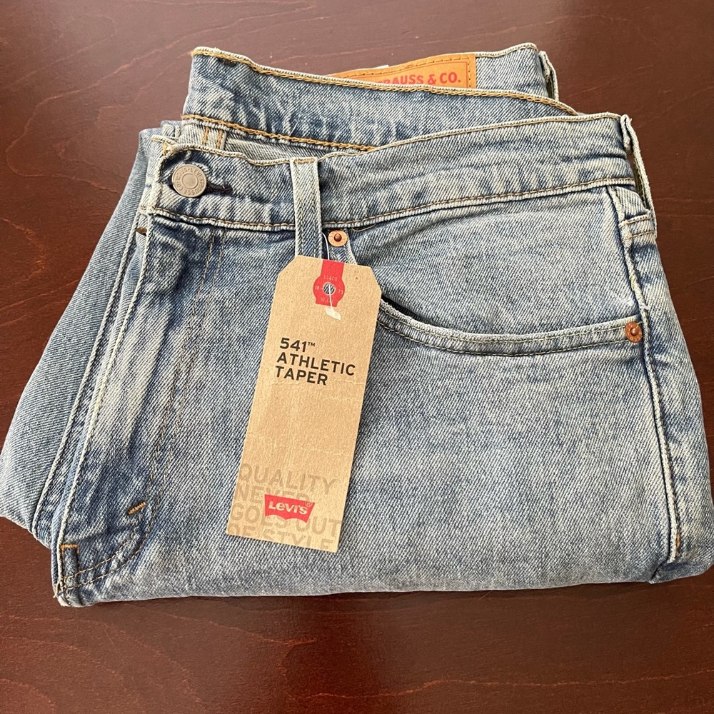 Brand New LEVIS 541 Stressed Jeans.Size 34/30.